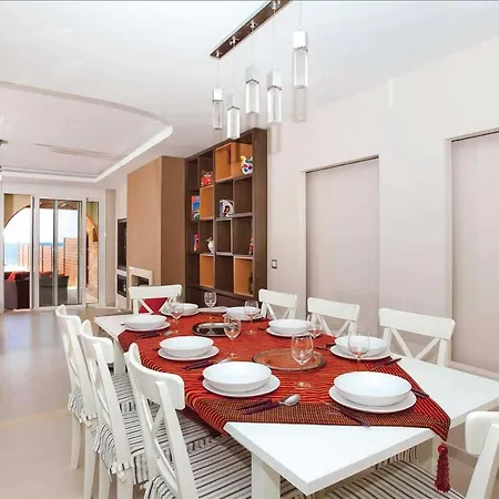 Villa Sleeps 6 Air Con Wifi