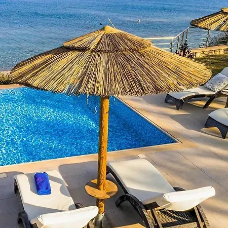 Sleeps 6 Air Con Wifi Villa *